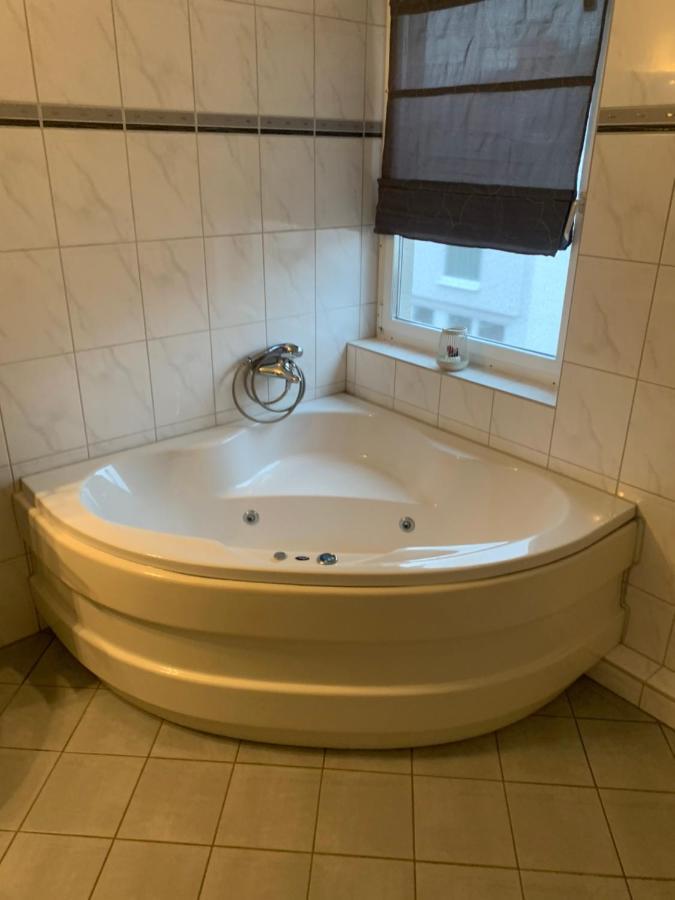 Mainaschaff Mainpark Apartment 4 Schlafzimmer Bis Zu 10 Personen Direkt Ueber Aschaffapartment Bei Aschaffenburg מראה חיצוני תמונה