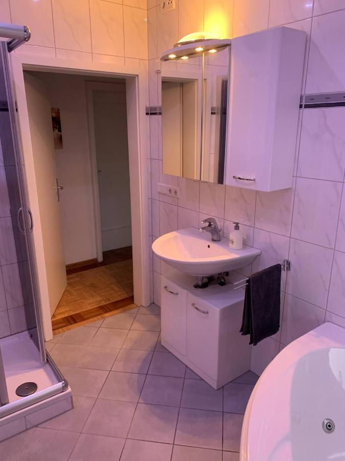 Mainaschaff Mainpark Apartment 4 Schlafzimmer Bis Zu 10 Personen Direkt Ueber Aschaffapartment Bei Aschaffenburg מראה חיצוני תמונה